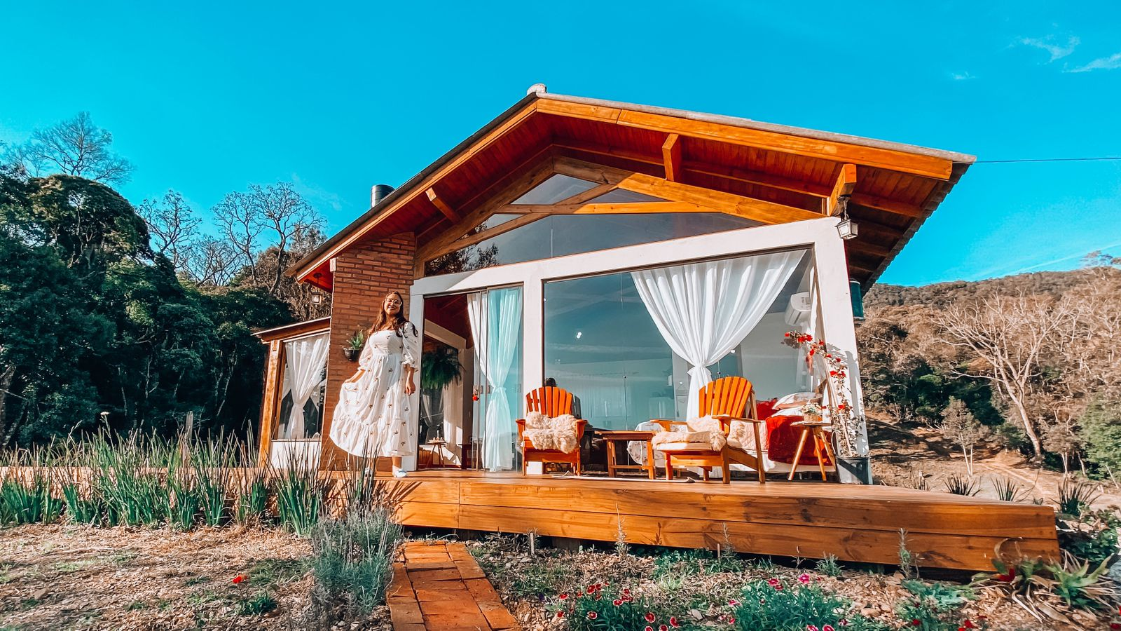 romantic couple chalet with one child accommodation, nature tranquility, rancho queimado mountains, cozy interior